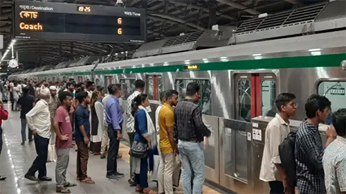 যান্ত্রিক ত্রুটির কারণে মেট্রোরেল চলাচলে বিঘ্ন